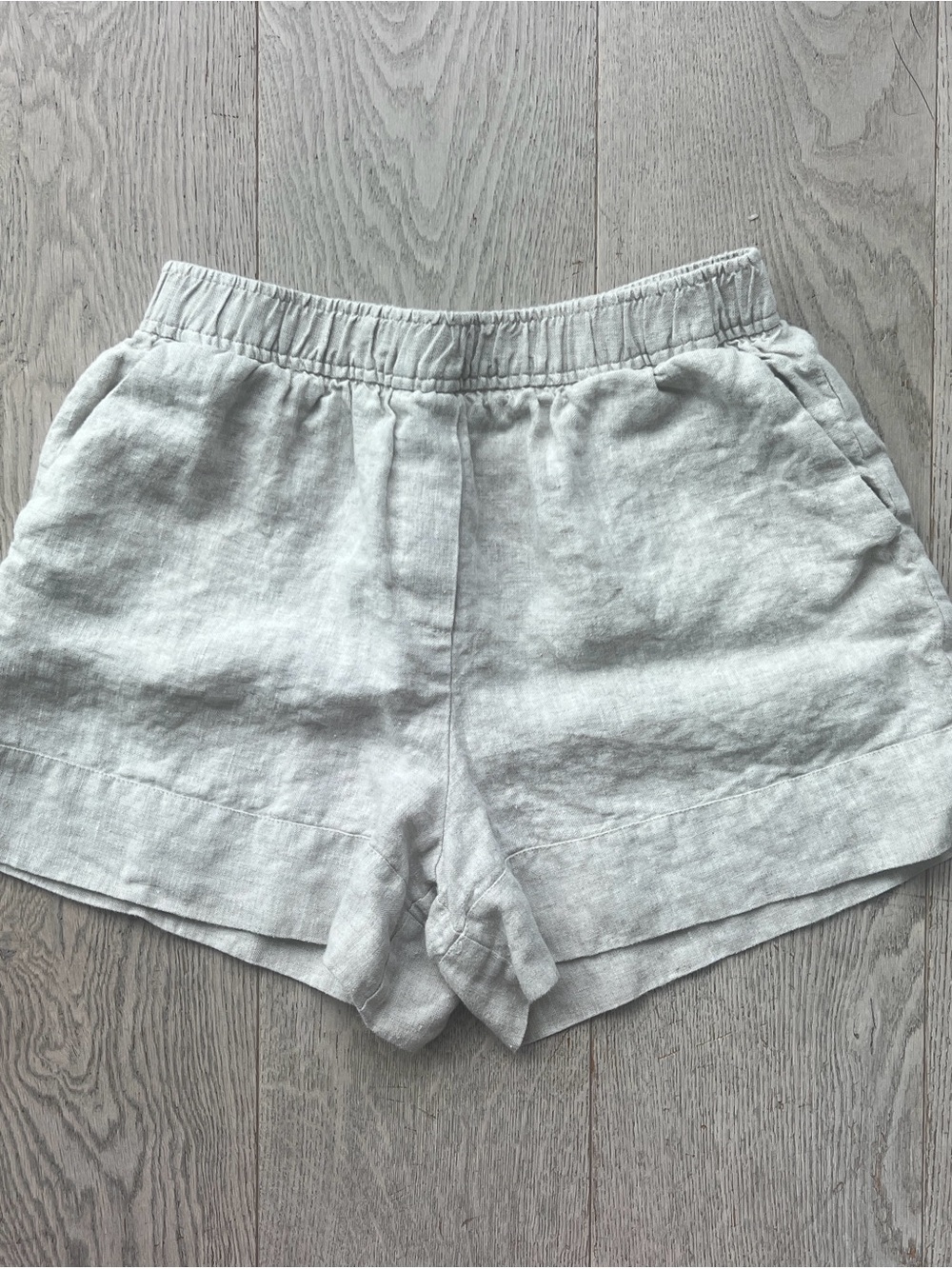 Reformation Women’s Size S Pull On Linen Shorts in Oatmeal